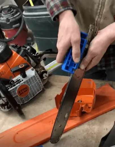 How to change a chainsaw chain